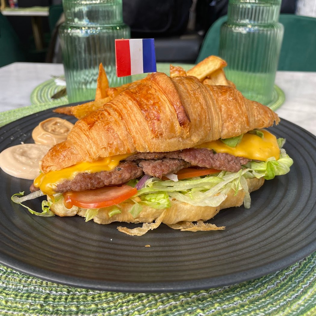 Croissant & Food 1